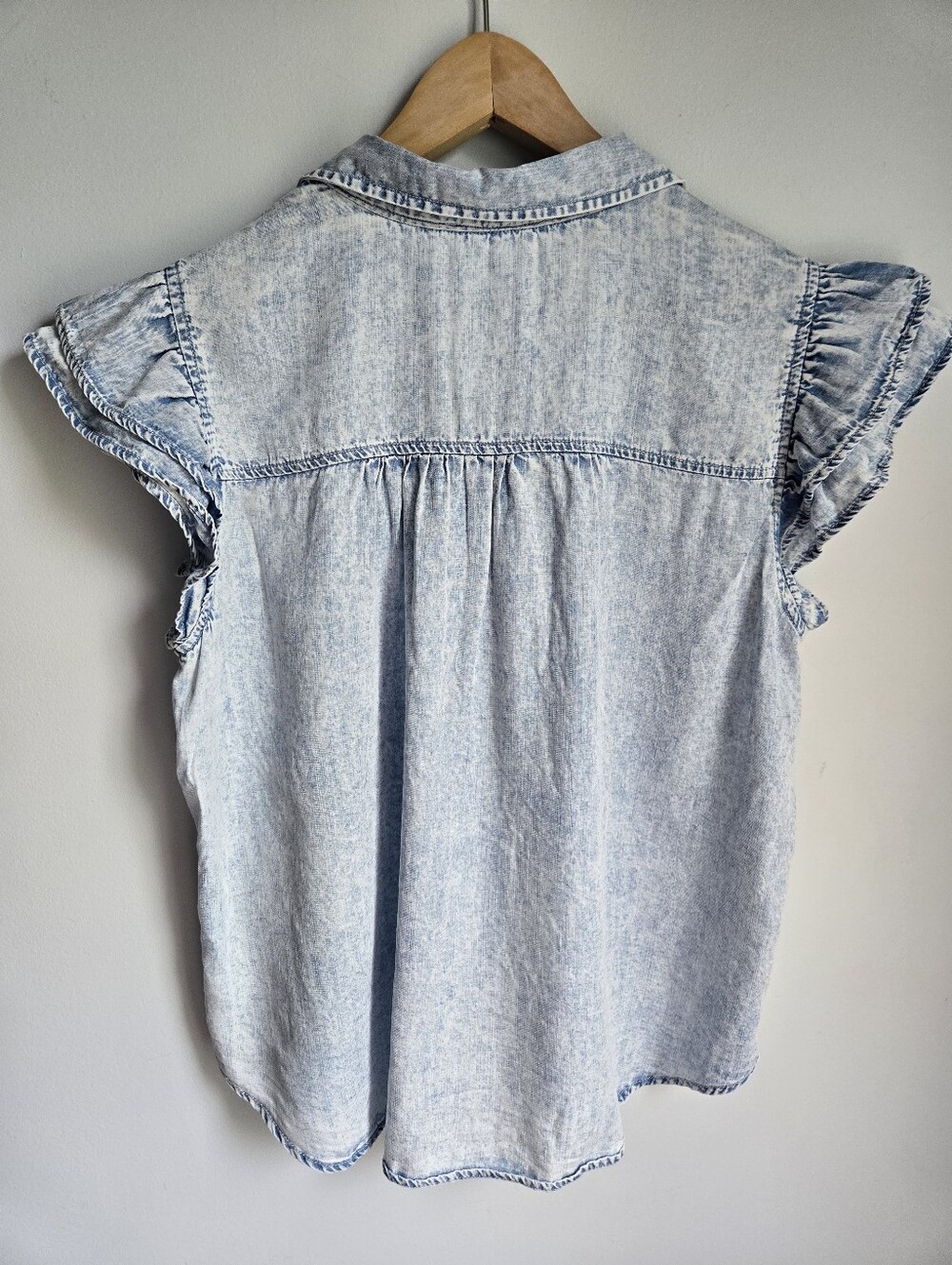 JANE + DELANCEY Light Blue Denim-Effect Ruffle Sleeve Lyocell Button Front Top - Picture 8 of 9